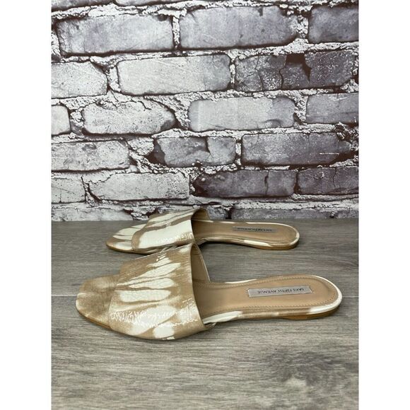 Saks Fifth Avenue White Tan Patent Leather Slides Open Toe Flats Sandals Women 9 - Picture 1 of 16